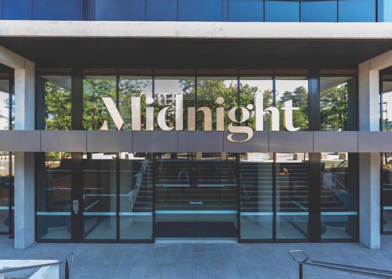Midnight Luxe 1Br 1Bath Apartment 104 In The Heart Of Braddon Pool Sauna Secure Parking Wine Wifi Канберра Экстерьер фото