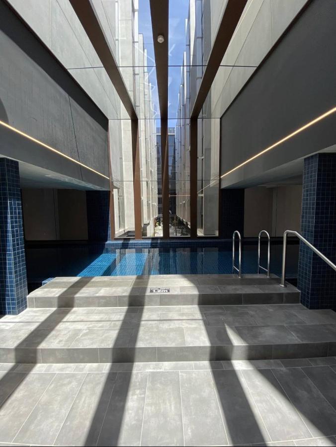Midnight Luxe 1Br 1Bath Apartment 104 In The Heart Of Braddon Pool Sauna Secure Parking Wine Wifi Канберра Экстерьер фото