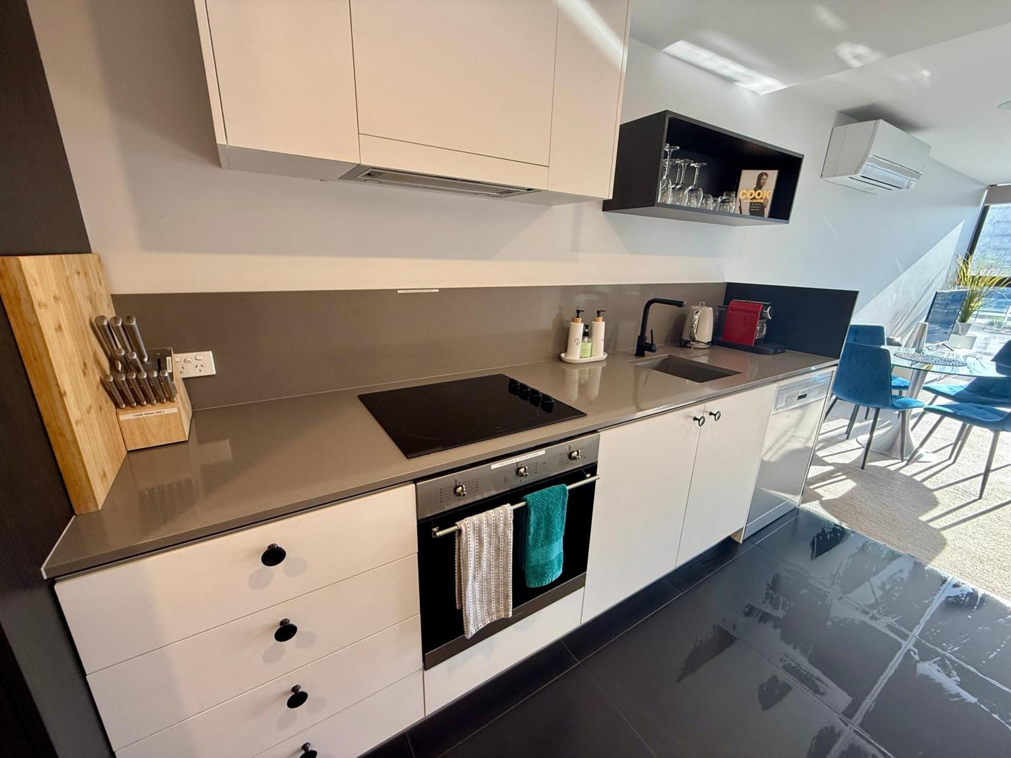 Midnight Luxe 1Br 1Bath Apartment 104 In The Heart Of Braddon Pool Sauna Secure Parking Wine Wifi Канберра Экстерьер фото
