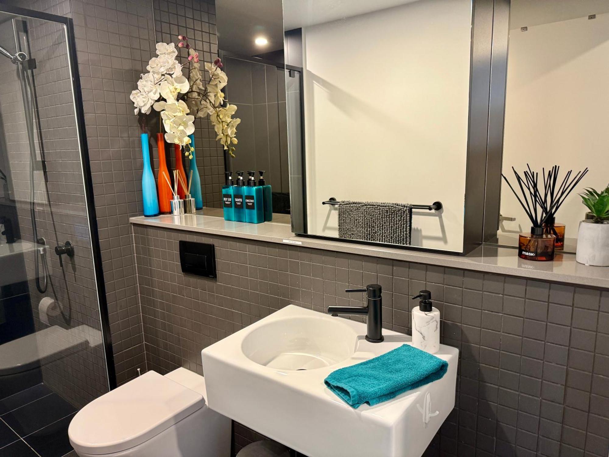 Midnight Luxe 1Br 1Bath Apartment 104 In The Heart Of Braddon Pool Sauna Secure Parking Wine Wifi Канберра Экстерьер фото