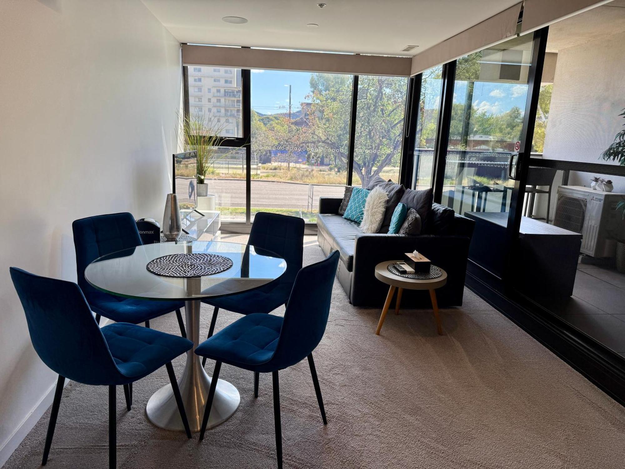 Midnight Luxe 1Br 1Bath Apartment 104 In The Heart Of Braddon Pool Sauna Secure Parking Wine Wifi Канберра Экстерьер фото