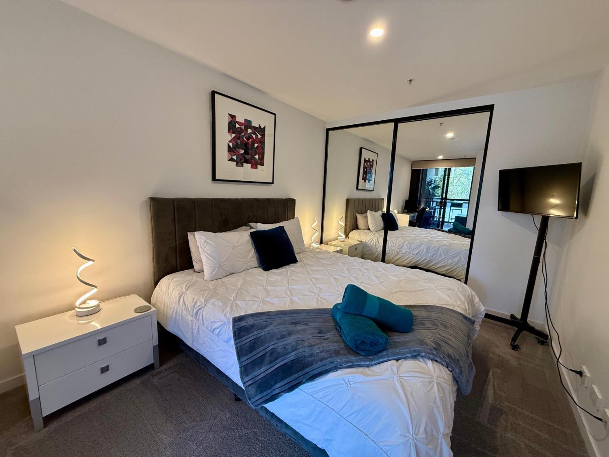 Midnight Luxe 1Br 1Bath Apartment 104 In The Heart Of Braddon Pool Sauna Secure Parking Wine Wifi Канберра Экстерьер фото