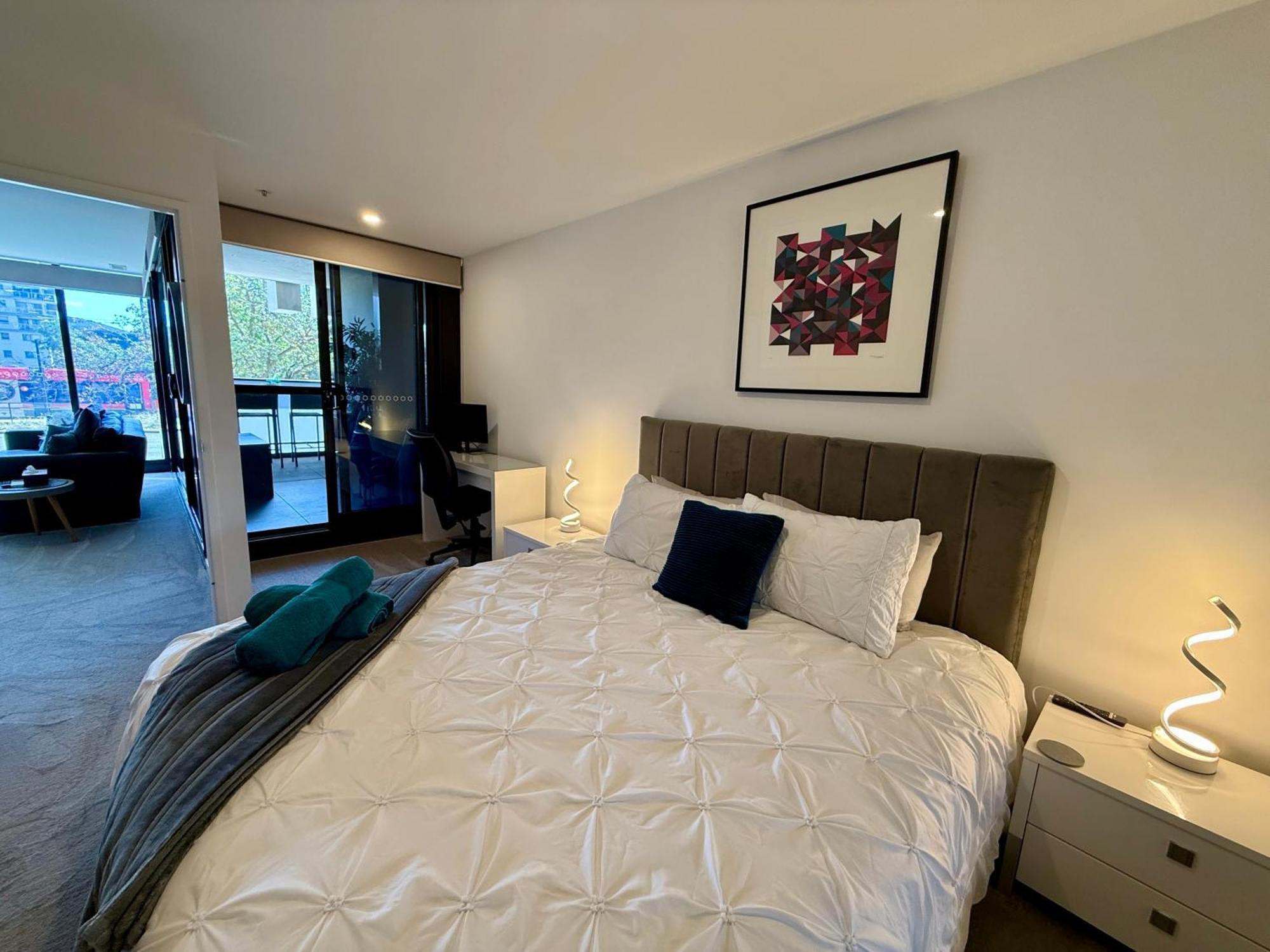 Midnight Luxe 1Br 1Bath Apartment 104 In The Heart Of Braddon Pool Sauna Secure Parking Wine Wifi Канберра Экстерьер фото